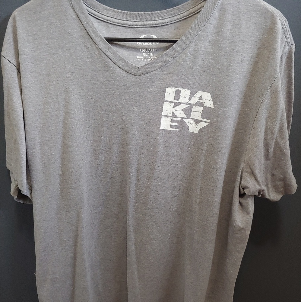 Oakley v-neck tee